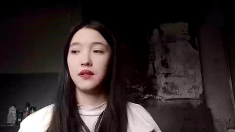 Snapshot of elouisevallian chatting on 06-05-26, 02:07 Elara online show from 06-05-26, 02:07