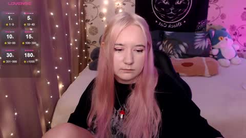 Snapshot of elovinora chatting on 12-02-24, 06:54 Ela give me a thumbs up if you like it  and this is important for the development of the account online show from 12-02-24, 06:54