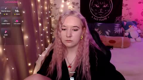 Snapshot of elovinora chatting on 12-05-24, 10:23 Ela give me a thumbs up if you like it  and this is important for the development of the account online show from 12-05-24, 10:23