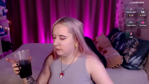 Snapshot of elovinora chatting on 12-17-24, 08:10 Ela give me a thumbs up if you like it  and this is important for the development of the account online show from 12-17-24, 08:10