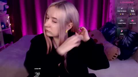 Snapshot of elovinora chatting on 12-20-24, 07:28 Ela give me a thumbs up if you like it  and this is important for the development of the account online show from 12-20-24, 07:28