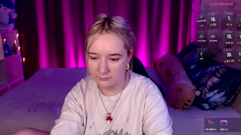 Snapshot of elovinora chatting on 12-28-24, 10:02 Ela give me a thumbs up if you like it  and this is important for the development of the account online show from 12-28-24, 10:02