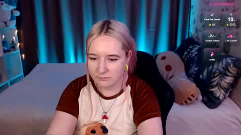 Snapshot of elovinora chatting on 12-30-24, 10:45 Ela give me a thumbs up if you like it  and this is important for the development of the account online show from 12-30-24, 10:45