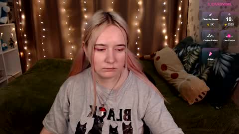 Snapshot of elovinora chatting on 01-03-25, 11:01 Ela give me a thumbs up if you like it  and this is important for the development of the account online show from 01-03-25, 11:01