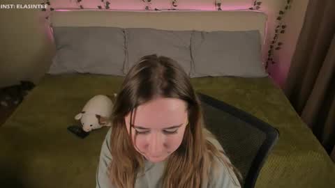 Snapshot of elovinora chatting on 02-24-26, 06:17 Ela give me a thumbs up if you like it and this is important for the development of the account online show from 02-24-26, 06:17