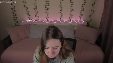 Snapshot of elovinora chatting on 03-20-26, 08:35 Ela give me a thumbs up if you like it and this is important for the development of the account online show from 03-20-26, 08:35