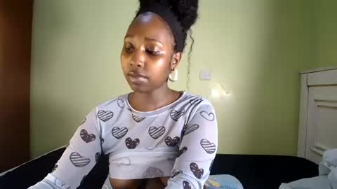 ELOWENA online show from 07-22-26, 08:17