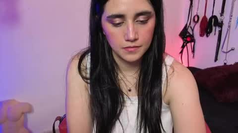 elowen_halley1 online show from 04-17-26, 12:02