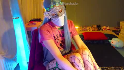 Snapshot of elowenstarshade chatting on 04-15-26, 09:04 ElowenStarshade online show from 04-15-26, 09:04