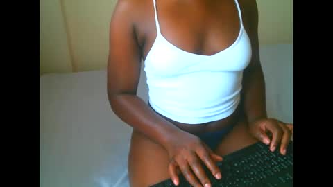 Snapshot of elphaba01 chatting on 12-03-25, 07:27 Elphaba online show from 12-03-25, 07:27