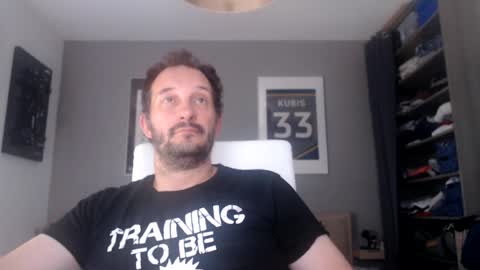 Snapshot of elpiloto05 chatting on 07-15-26, 11:26 Elpiloto online show from 07-15-26, 11:26