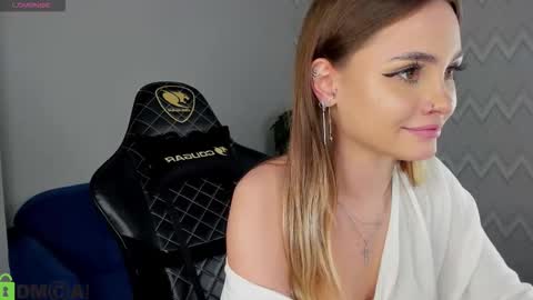 Snapshot of elsa_carterr chatting on 11-03-25, 11:22 elsa_carterr online show from 11-03-25, 11:22