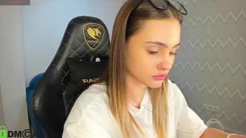 Snapshot of elsa_carterr chatting on 11-25-25, 09:42 elsa_carterr online show from 11-25-25, 09:42