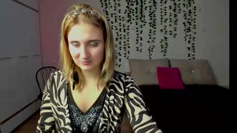 Snapshot of elsa_hot_here chatting on 10-13-25, 01:11 Elsa online show from 10-13-25, 01:11
