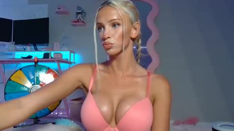 Snapshot of elsa_may chatting on 04-14-26, 12:16 elsa_may online show from 04-14-26, 12:16
