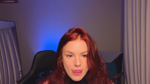Snapshot of elsie_ginger chatting on 02-22-25, 01:55 Elsie online show from 02-22-25, 01:55