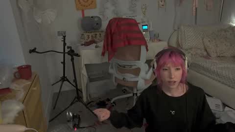 Snapshot of elslove chatting on 05-11-26, 12:38 ELS online show from 05-11-26, 12:38