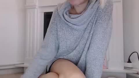 Snapshot of elssa_rush chatting on 10-25-25, 09:28 elssa_rush online show from 10-25-25, 09:28