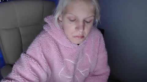 Snapshot of elssa_rush chatting on 12-03-25, 08:00 elssa_rush online show from 12-03-25, 08:00