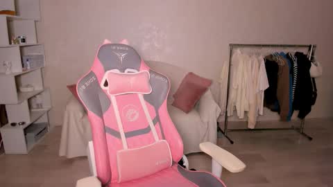 Luna online show from 11-02-25, 02:19