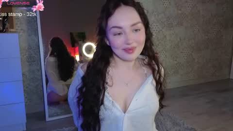 Mia 3 online show from 06-16-26, 04:42