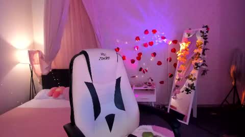 Elvienne online show from 07-18-26, 03:11