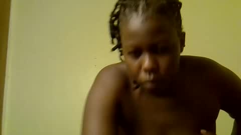 Snapshot of elvier_pretty chatting on 12-22-25, 12:18 flo online show from 12-22-25, 12:18