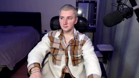 Elvin Vaenight online show from 11-17-25, 08:58