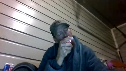 Snapshot of elwooood7 chatting on 11-08-25, 11:43 elwooood7 online show from 11-08-25, 11:43