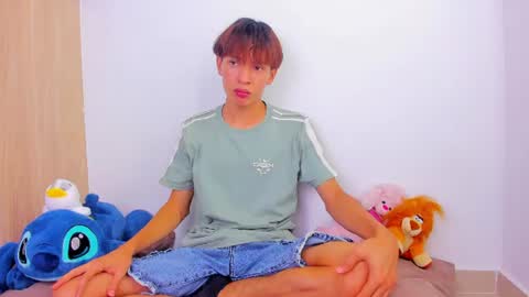  E  L  Y   K  I  N  G   online show from 06-17-26, 07:04