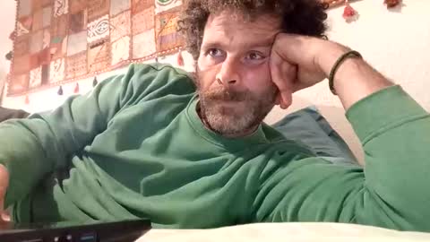 Snapshot of elyjahoye chatting on 11-17-25, 08:36 elyjahoye online show from 11-17-25, 08:36