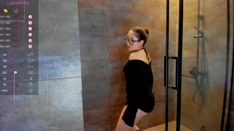 Snapshot of elyra_noir chatting on 07-28-26, 11:17 Alice online show from 07-28-26, 11:17