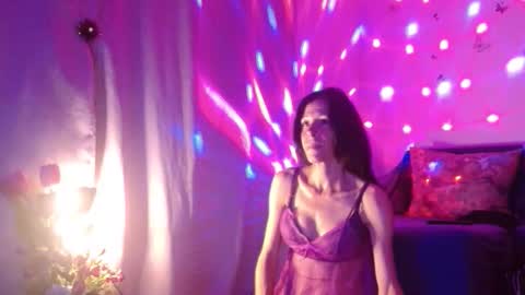 Elisa online show from 09-28-25, 05:18