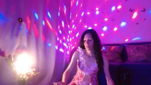 Elisa online show from 05-20-26, 06:47