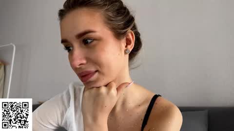 Elysia online show from 10-19-25, 04:46