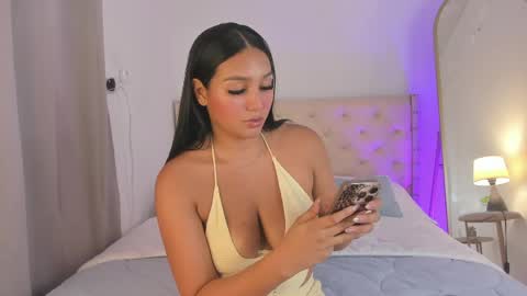 Snapshot of elza_fuentes01 chatting on 05-01-26, 07:29 Michelle online show from 05-01-26, 07:29