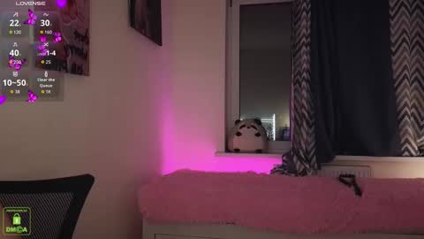 Snapshot of em1l1a chatting on 10-13-25, 08:09 Em1l1a online show from 10-13-25, 08:09