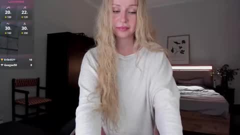 Snapshot of em_emilie chatting on 09-13-25, 04:40 Emilie online show from 09-13-25, 04:40