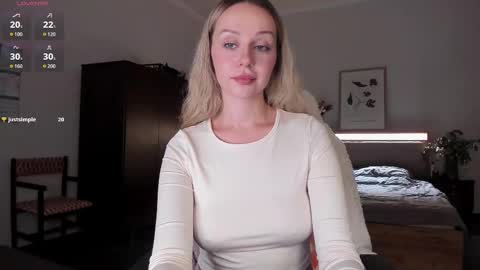 Snapshot of em_emilie chatting on 10-02-25, 03:30 Emilie online show from 10-02-25, 03:30