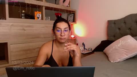 Snapshot of em_rotic chatting on 12-12-24, 05:59 Emilia online show from 12-12-24, 05:59