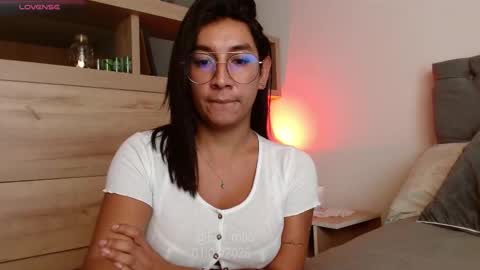 Snapshot of em_rotic chatting on 03-01-25, 01:07 Emilia online show from 03-01-25, 01:07