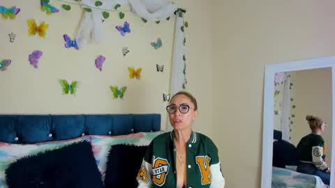 Snapshot of ema_garciaa chatting on 09-20-25, 07:37 ema garcia  online show from 09-20-25, 07:37