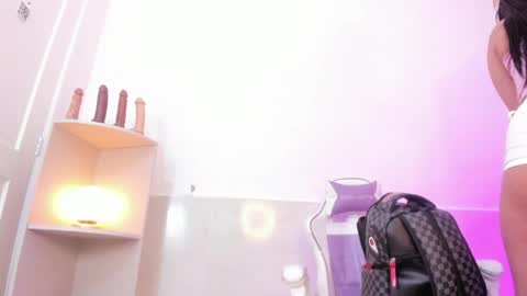 Ema Lambert  online show from 05-30-26, 11:51