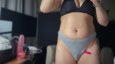 Snapshot of ema_lov3 chatting on 01-14-26, 03:23 Ema Love online show from 01-14-26, 03:23