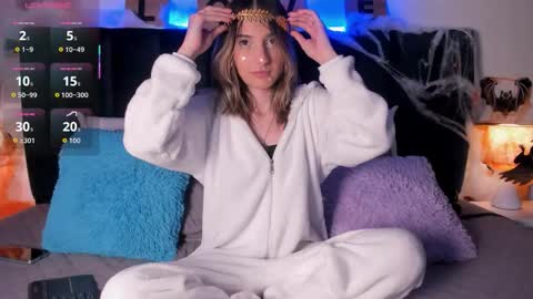 Snapshot of ema_porcaroli chatting on 10-29-25, 07:48 Ema online show from 10-29-25, 07:48