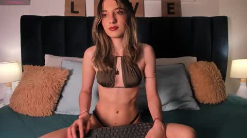 Snapshot of ema_porcaroli chatting on 11-26-25, 08:10 Ema online show from 11-26-25, 08:10