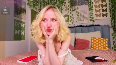 Snapshot of emacalim_ chatting on 12-18-25, 11:38 Emma online show from 12-18-25, 11:38