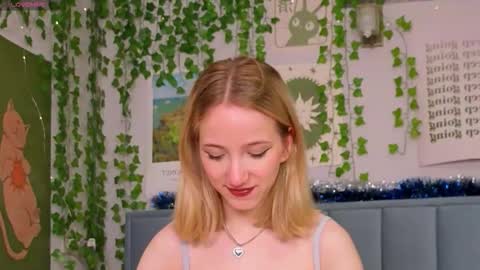 Snapshot of emacalim_ chatting on 01-06-26, 01:04 Emma online show from 01-06-26, 01:04