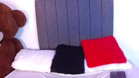 Ema Delacroix online show from 12-05-25, 06:59