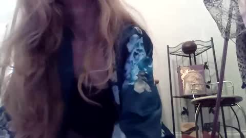 Snapshot of embershines chatting on 03-04-25, 02:32 Embershines online show from 03-04-25, 02:32